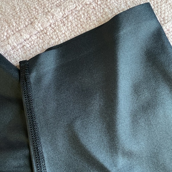 Victoria’s Secret RARE ultra glossy shine leggings large shiny satin - Picture 2 of 9